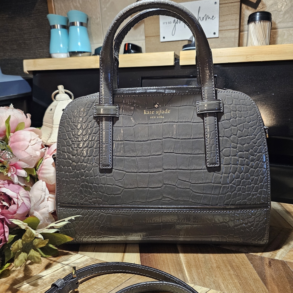 MAKE ME AN OFFER (NO LOW BALLS) Kate Spade Gray Textured Bag